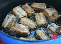 Illustration of how to make braised pork ribs with taro 7