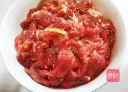 Illustration of how to make green pepper beef fillet 5