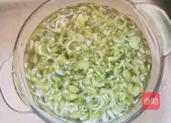 Illustration of how to make stir-fried edamame with meat 2