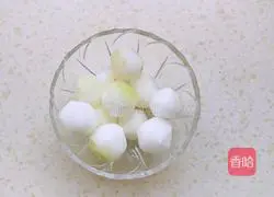 Illustration of how to make vermicelli meatballs stuffed with winter melon 4