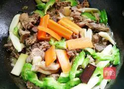 Illustration of how to make vinegar-blooded duck 8