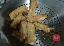 Illustration of how to make golden garlic bones 6