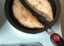 Illustration of how to make pan-fried halibut 6