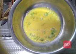 Illustration of how to make egg pancakes 4