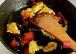 Illustration of how to make fried fungus with tomatoes and eggs 12