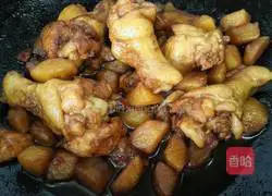 Illustration of braised potato and chicken wing roots 9