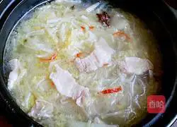 Illustration of how to make pickled cabbage with white meat 9