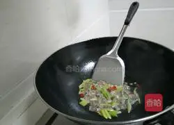 Illustration of how to make stir-fried beef with garlic moss 5