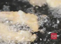 Illustration of how to make dry fried short crispy pork 7