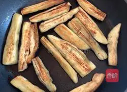 Illustration of how to cook eggplant with pan-fried minced pork and sauce 1