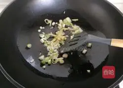 Illustration of how to cook silver pomfret with sauce 13