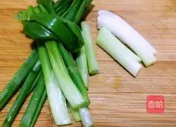 Illustration of how to make unique braised pork knuckle 3