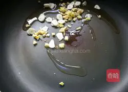 Illustration of how to make diced lotus root in oyster sauce 4