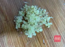 Illustration of how to stuff meat with gluten 3