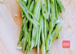  Illustration of how to make braised beef and fried beans 2