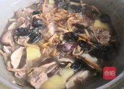 Illustration of how to make braised pork ribs with mushrooms and potatoes 12