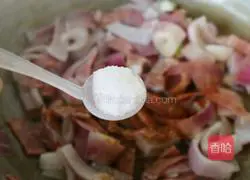 Illustration of how to cook onions and bacon 7