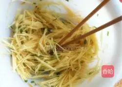 Illustration of how to make potato shredded cake 3