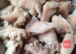 Soybean stewed pig trotters recipe 1