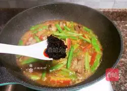 Illustration of how to make green bean ribs 12