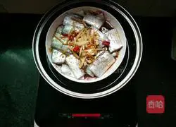 Illustration of how to make steamed hairtail 7