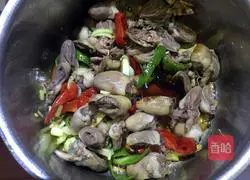 Illustration of how to make spicy fried chicken hearts 6