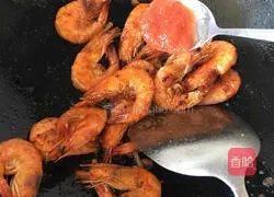 Illustration of braised prawns in oil 7