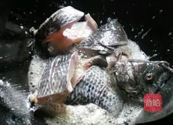 Illustration of how to make carrot fish 9