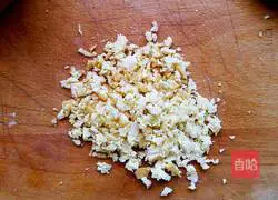 Illustration of how to make winter melon stuffed with oily beans stuffed with meat 3