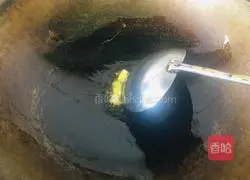 Illustration of how to stir-fry red shrimps with celery 3