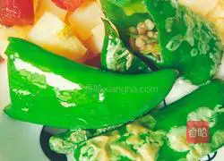 Illustration of how to make sausage with diced potatoes 6