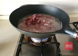 Illustration of how to make pepper beef and radish soup 2