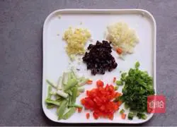 Illustration of how to make steamed pork ribs with black bean sauce 2