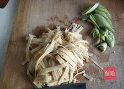 Illustration of how to make braised dried tofu with baby cabbage and pork belly 1