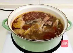 Illustration of how to make spicy boiled fish 8