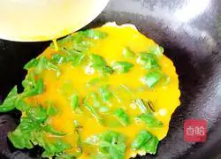 Illustration of how to make fried eggs with green pepper 7