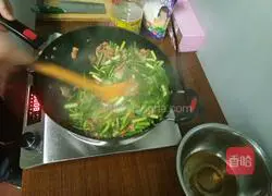 Illustration of how to make fried meat with garlic moss 3