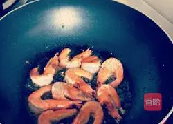 Illustration of how to make braised shrimps with garlic oil 8