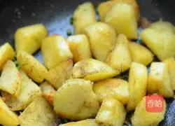 Illustration of how to make cumin crispy potatoes 6