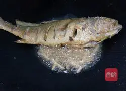 Illustration of braised yellow croaker 5