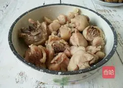 Illustration of braised chestnut chicken nuggets 4