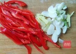 Illustration of how to make fried shredded pork with celery 4