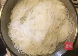 Illustration of Homemade Braised Duck with Perilla Vermicelli 9