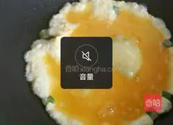 How to make scrambled eggs with cucumbers Illustration 8