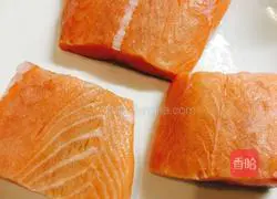 Illustration of how to make pan-fried salmon 1