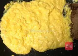 Illustration of how to make duck egg yolk and shredded potatoes 6