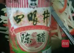 Illustration of how to make vinegar-coated potato shreds 3