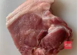 Illustration of how to make roasted pork with eggplant and serve it on the table 1