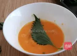 Illustration of how to make perilla leaf egg dumplings 6