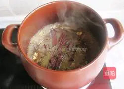 Illustration of how to make pig blood casserole 12